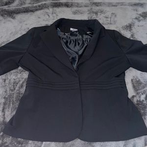 Worthington Size 10 Black Blazer w One Button and padded Shoulders